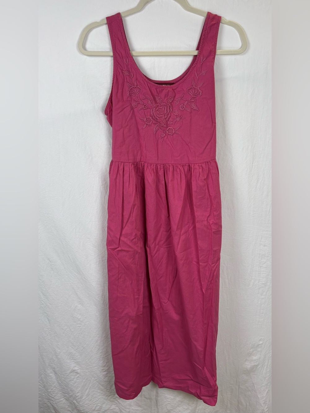April Cornell women’s Medium Sleeveless Embroidered Fuchsia Maxi Dress